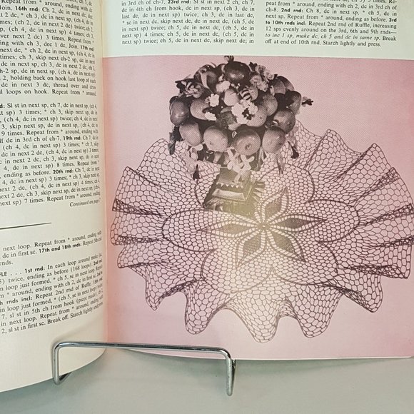 Vintage 1950s Coats & Clarks Ruffled Doilies Book 327 Crochet Craft Pattern Book - Picture 6 of 12